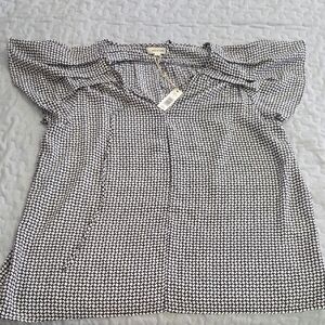 Max Studio Chic Black and White Short Flutter Sleeve Top. Nwt